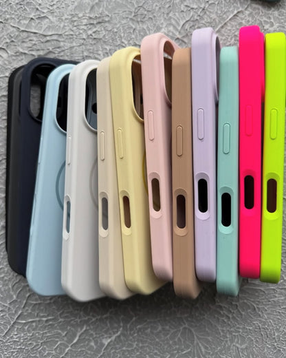 Sleek Luxury MagSafe Case – Ultra-Thin, Shockproof & Lined with Soft Microfiber Flock